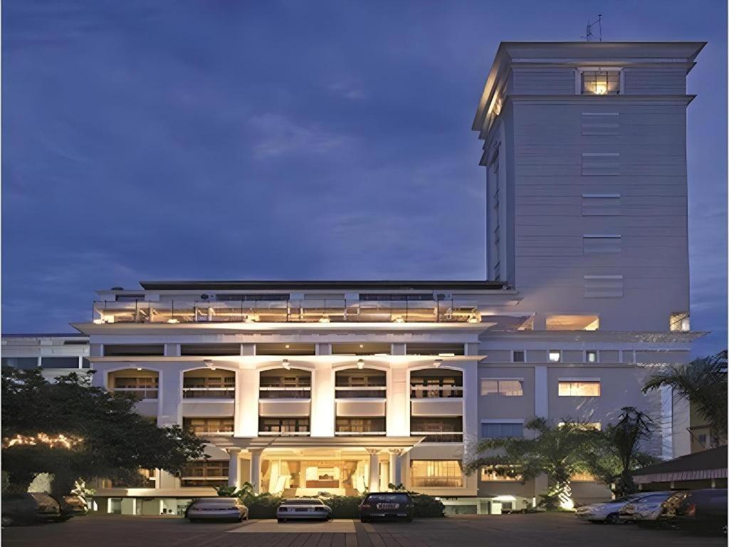 Le Beringin Salatiga Exterior foto